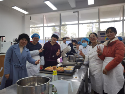 畢節(jié)職業(yè)技術(shù)學(xué)院舉辦慶祝“三八”節(jié)烘焙培訓(xùn)活動，賦能職業(yè)技能新提升